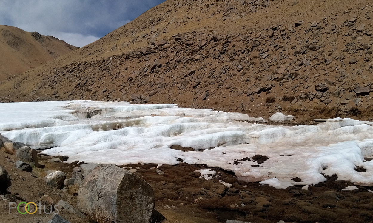 Riding through cascading frozen river, Near Uming La